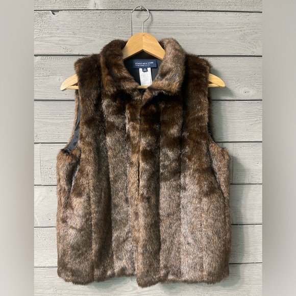 Jones New York Signature Petite Faux Fur Vest Sz PM - Picture 2 of 16